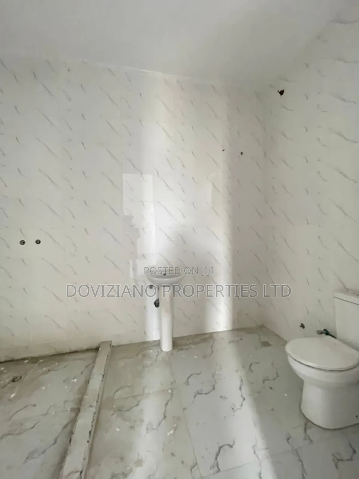 4bdrm Duplex in Chevron for sale