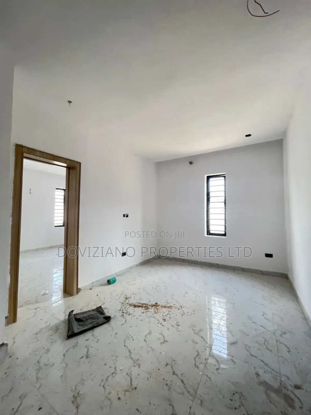4bdrm Duplex in Chevron for sale