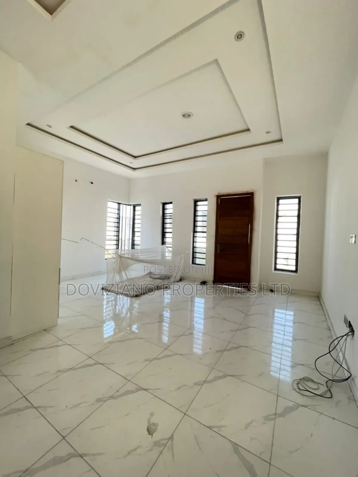 4bdrm Duplex in Ikota for sale