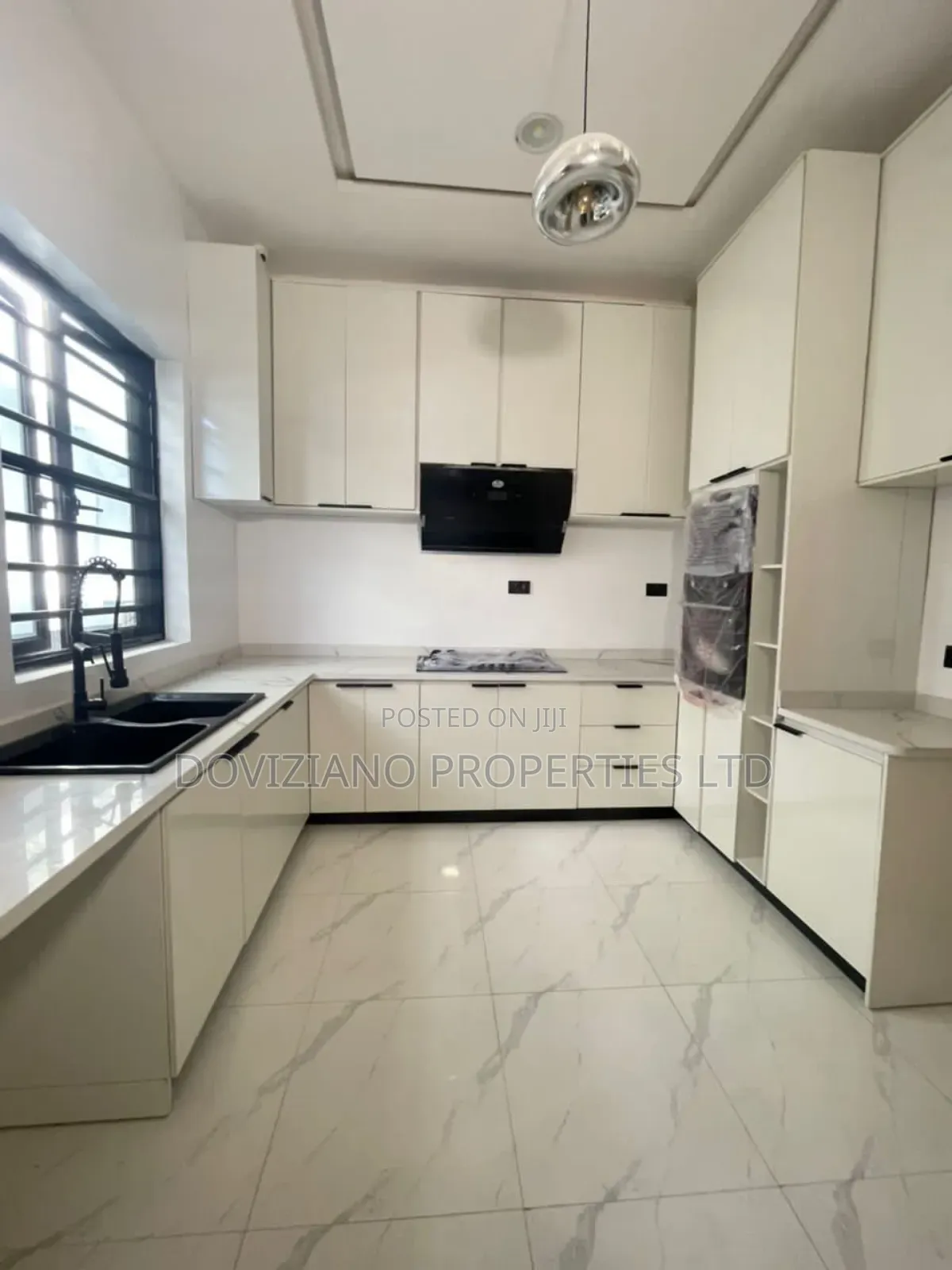 4bdrm Duplex in Chevron for sale