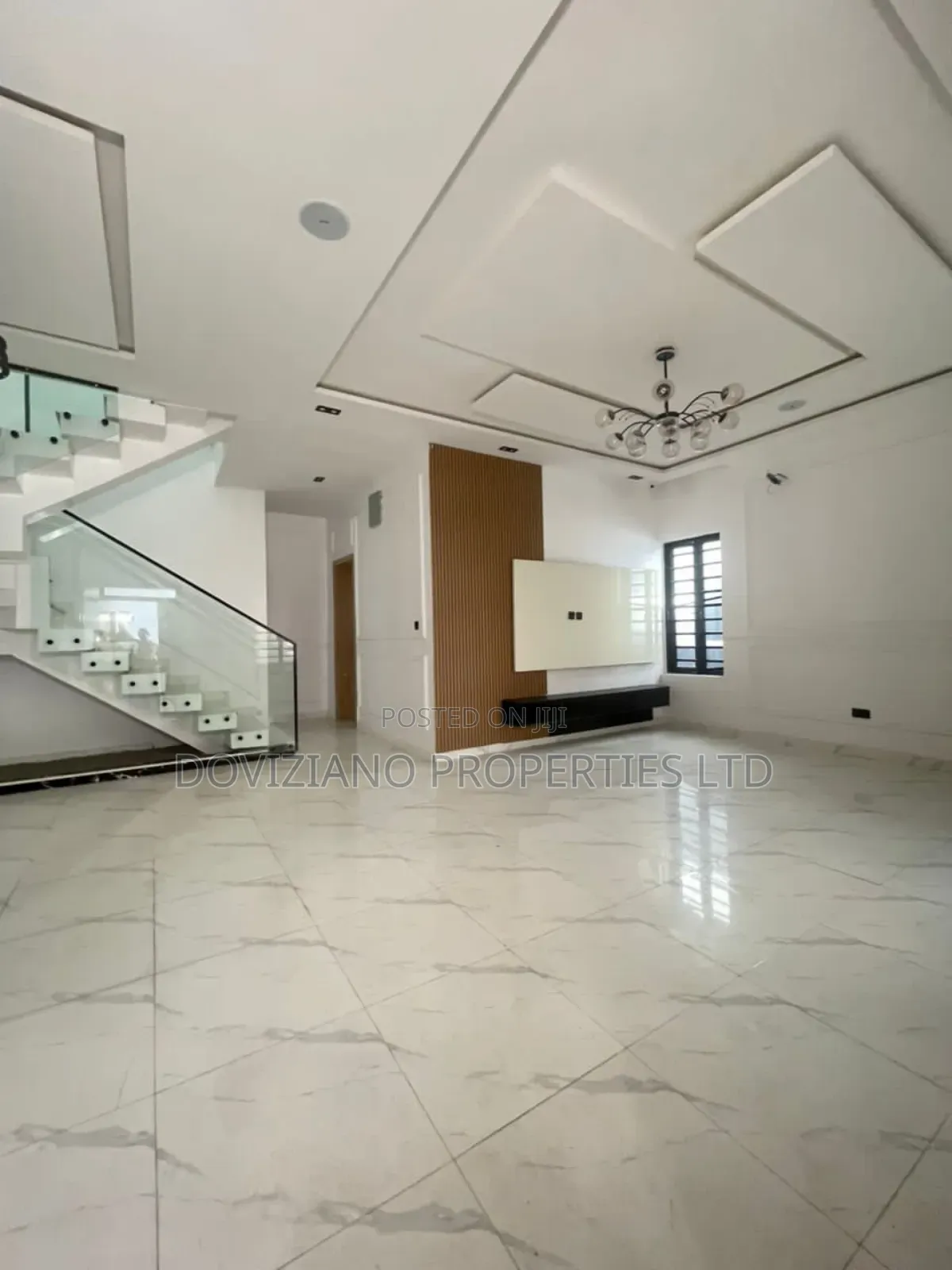 4bdrm Duplex in Chevron for sale