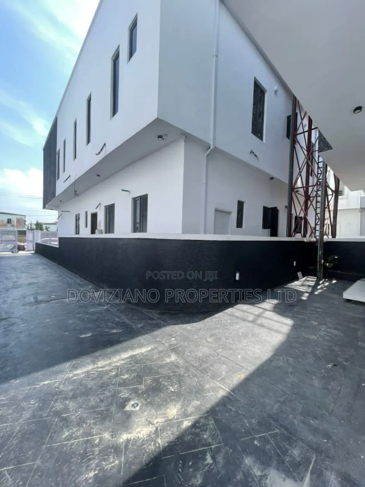 4bdrm Duplex in Chevron for sale