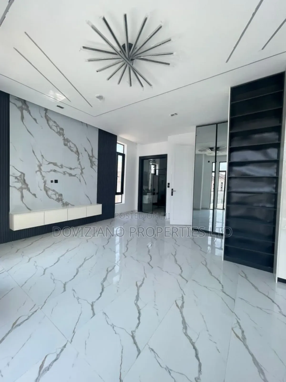 4bdrm Duplex in Chevron for sale