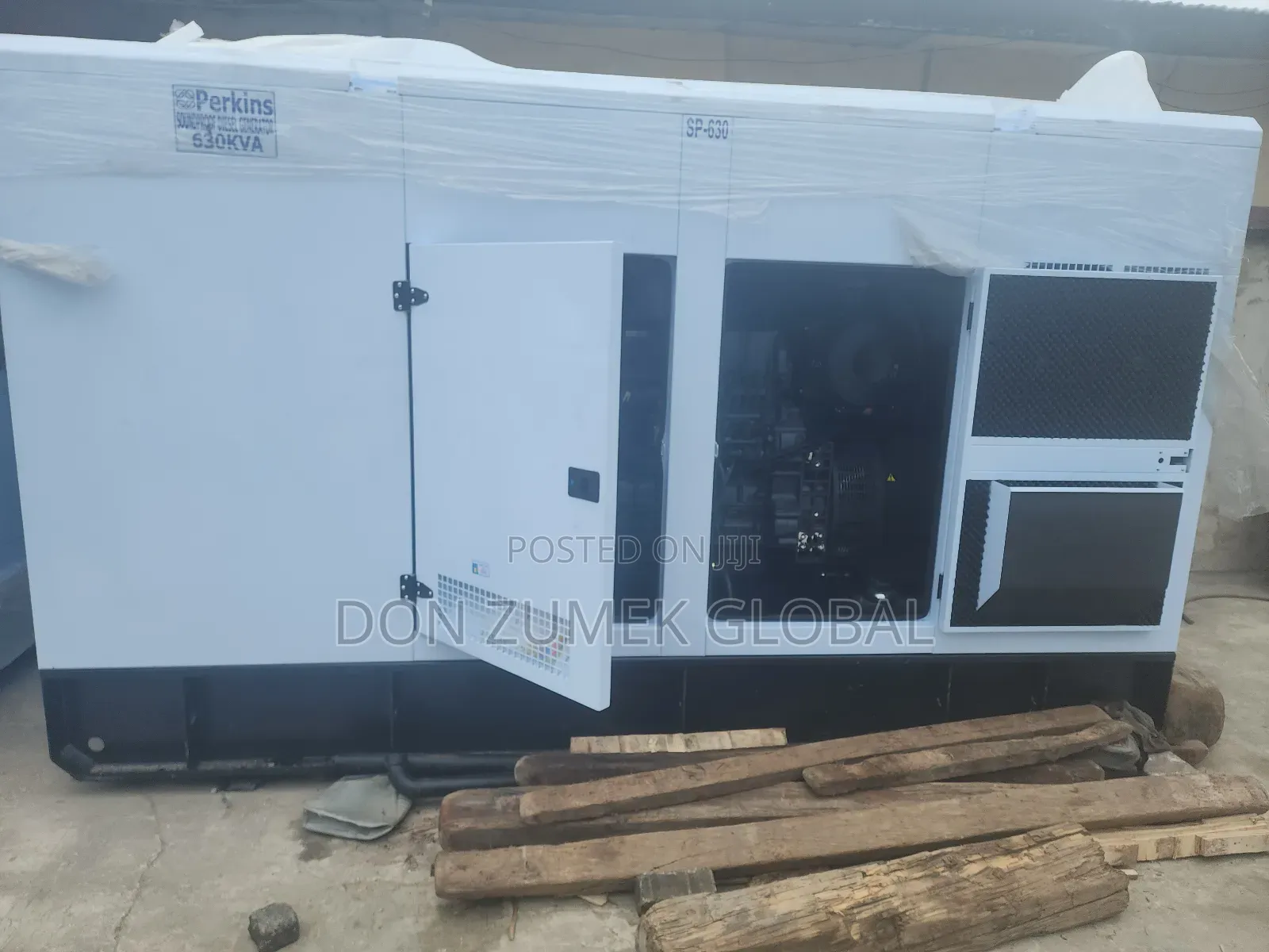 650kva  Perkins Soundproof Diesel Generator