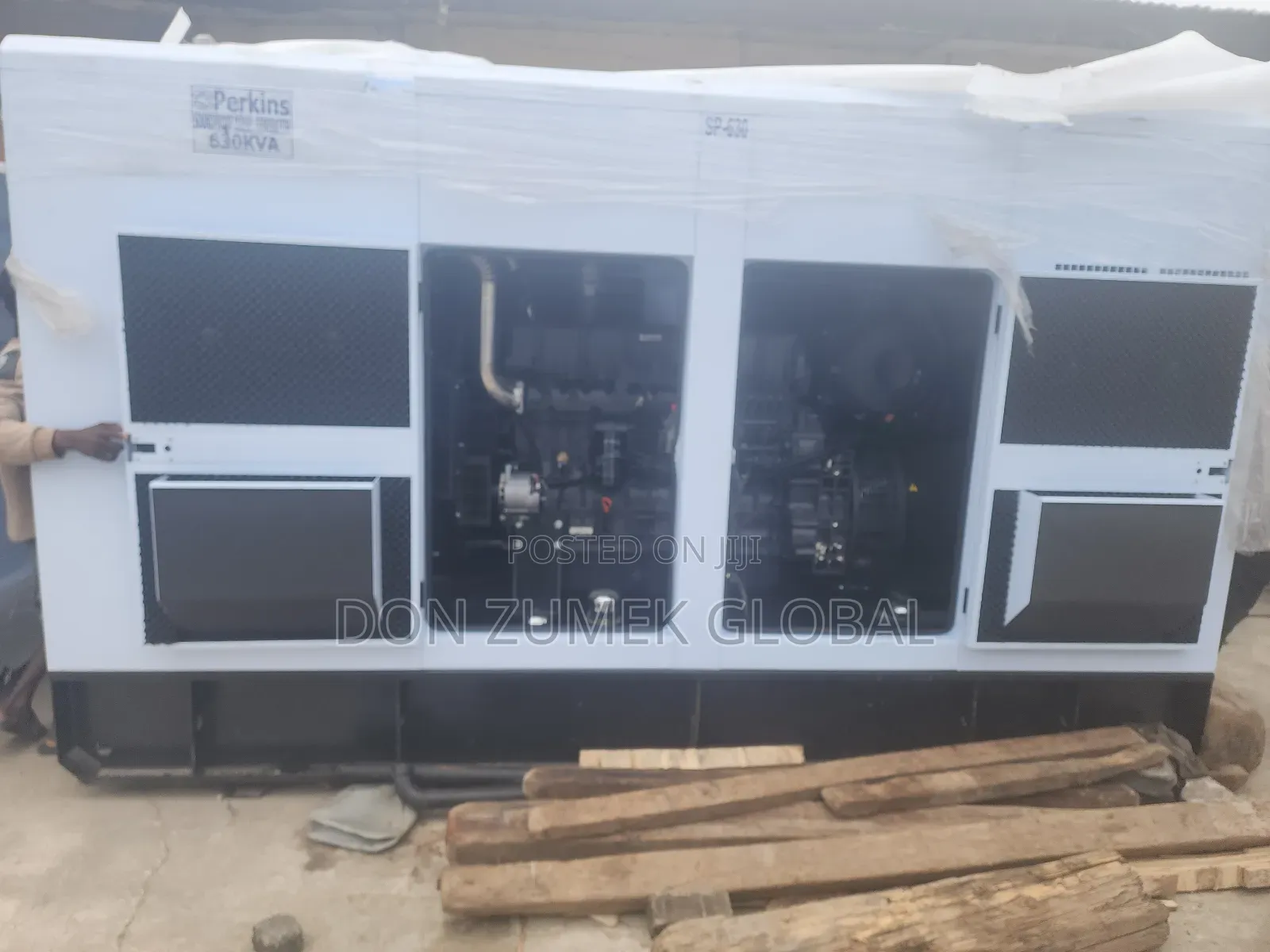 Perkins 650kva Diesel Soundproof Generator