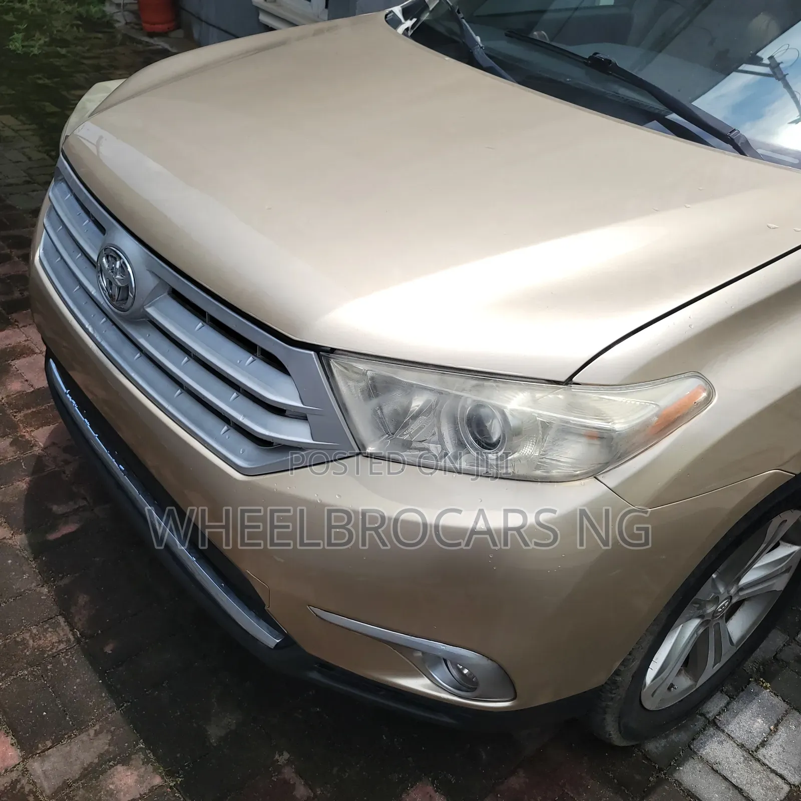 Toyota Highlander Limited 2011 Gold