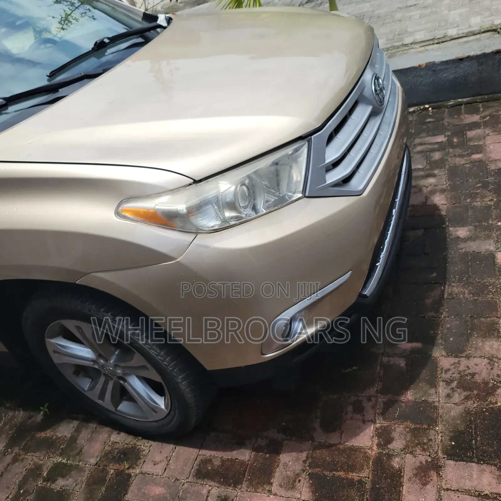 Toyota Highlander Limited 2011 Gold