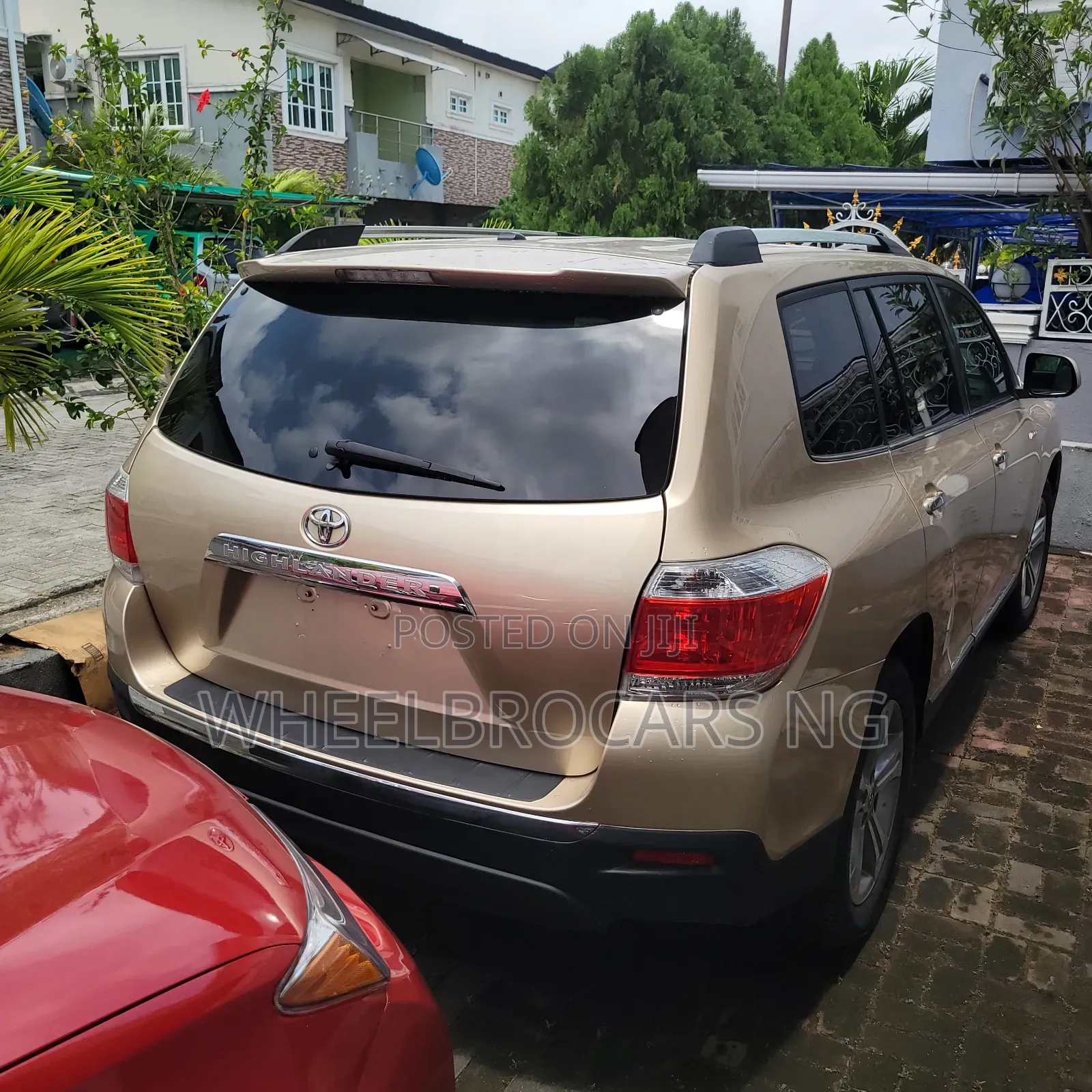 Toyota Highlander Limited 2011 Gold