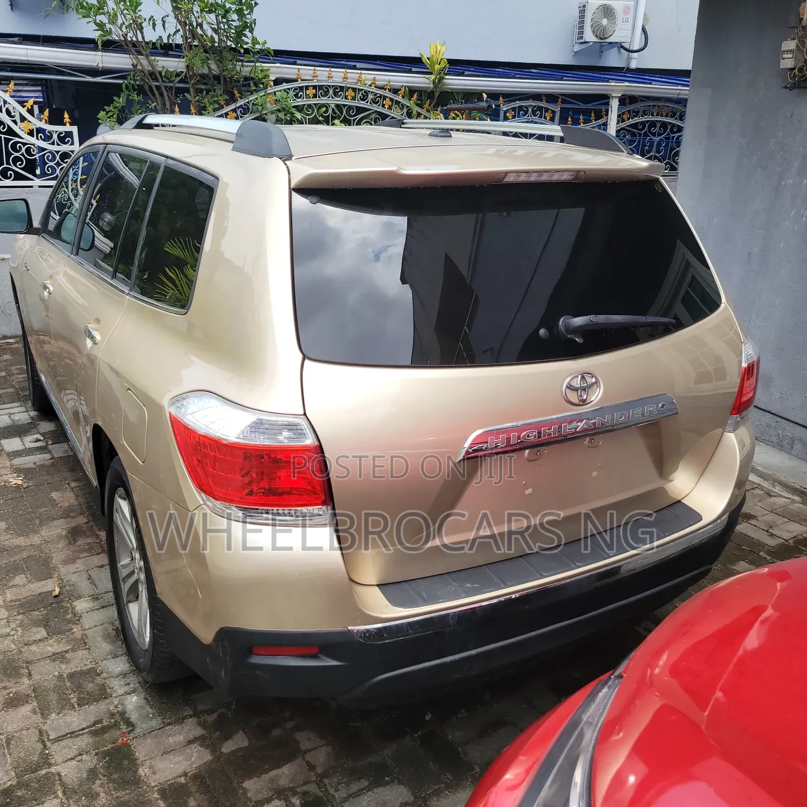 Toyota Highlander Limited 2011 Gold