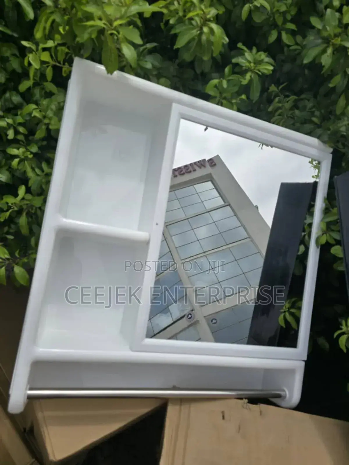 Hanging Mirrow With Shelve and Towel Ray