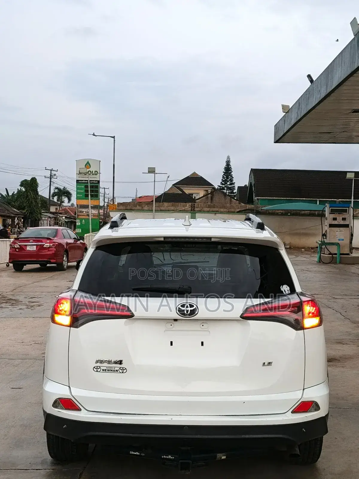 Toyota RAV4 LE AWD (2.5L 4cyl 6A) 2017 White