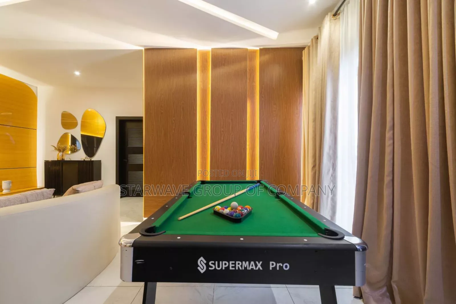 Cozy Two Bedroom Apartment With Snooker and Balcony