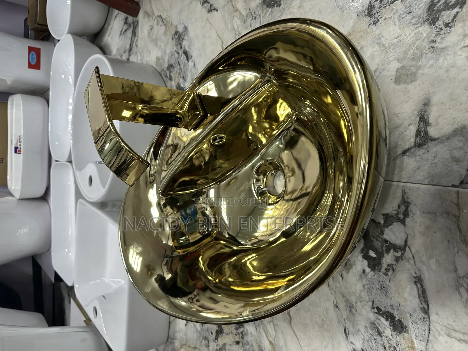 Gold Basin With Gold Sensor Tap