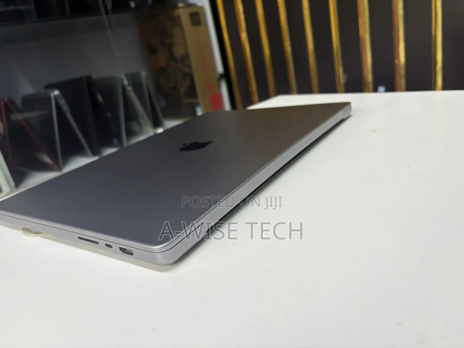 Laptop Apple MacBook Pro 2021 M1 16GB Apple M1 Pro SSD 1T
