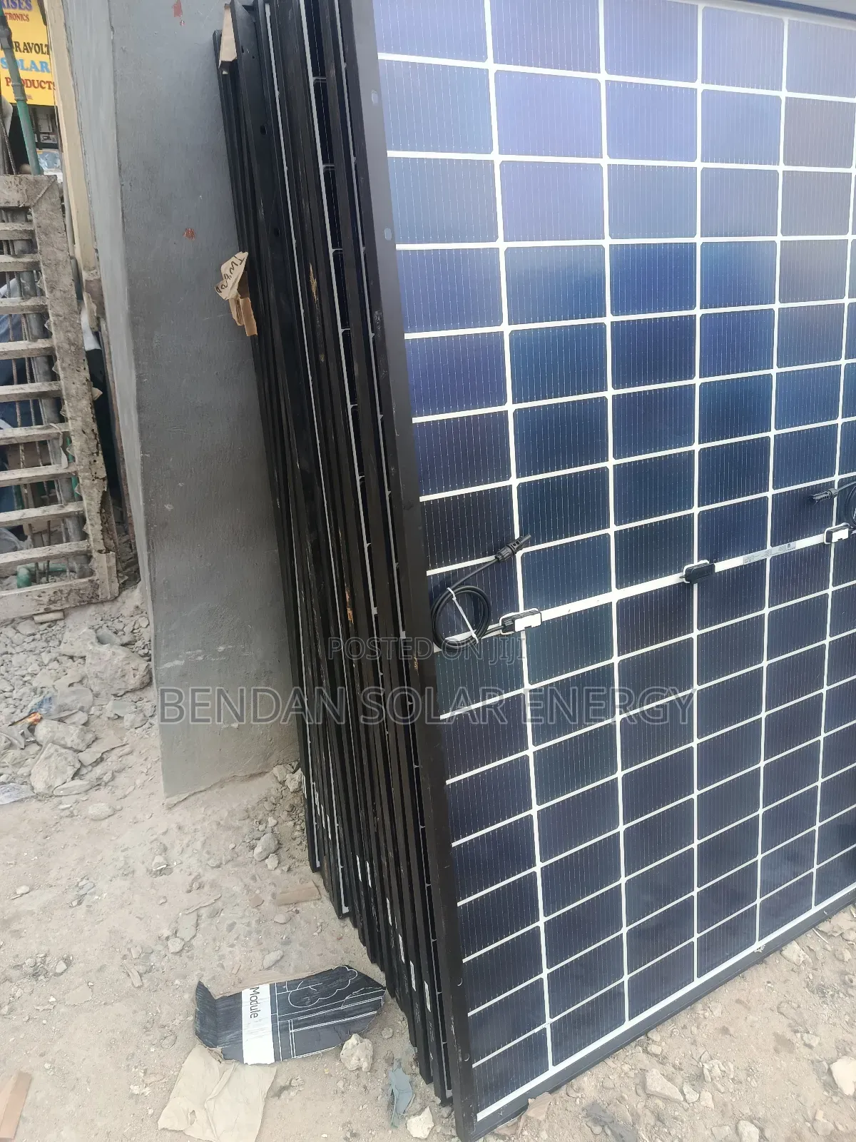 Longi 450w All-Black Solar Panel – High Efficiency Stylish Design