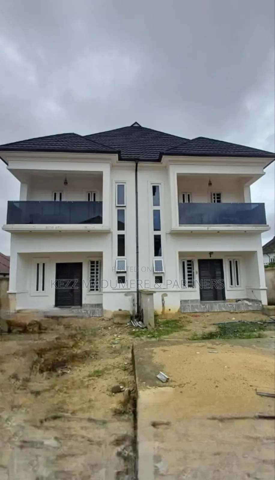 8bdrm Duplex in Farm Road 2 Estate , for sale