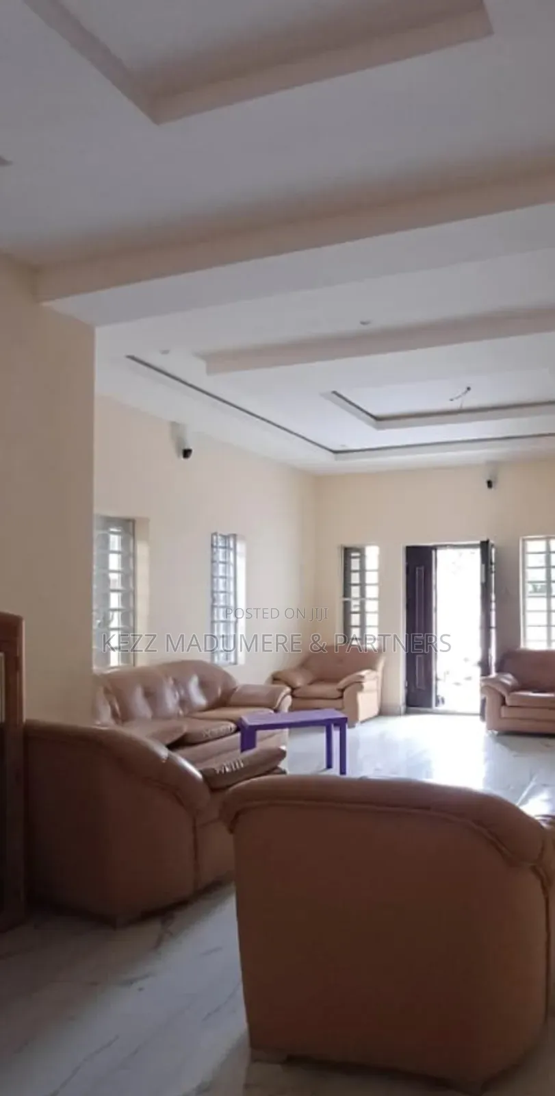 8bdrm Duplex in Farm Road 2 Estate , for sale