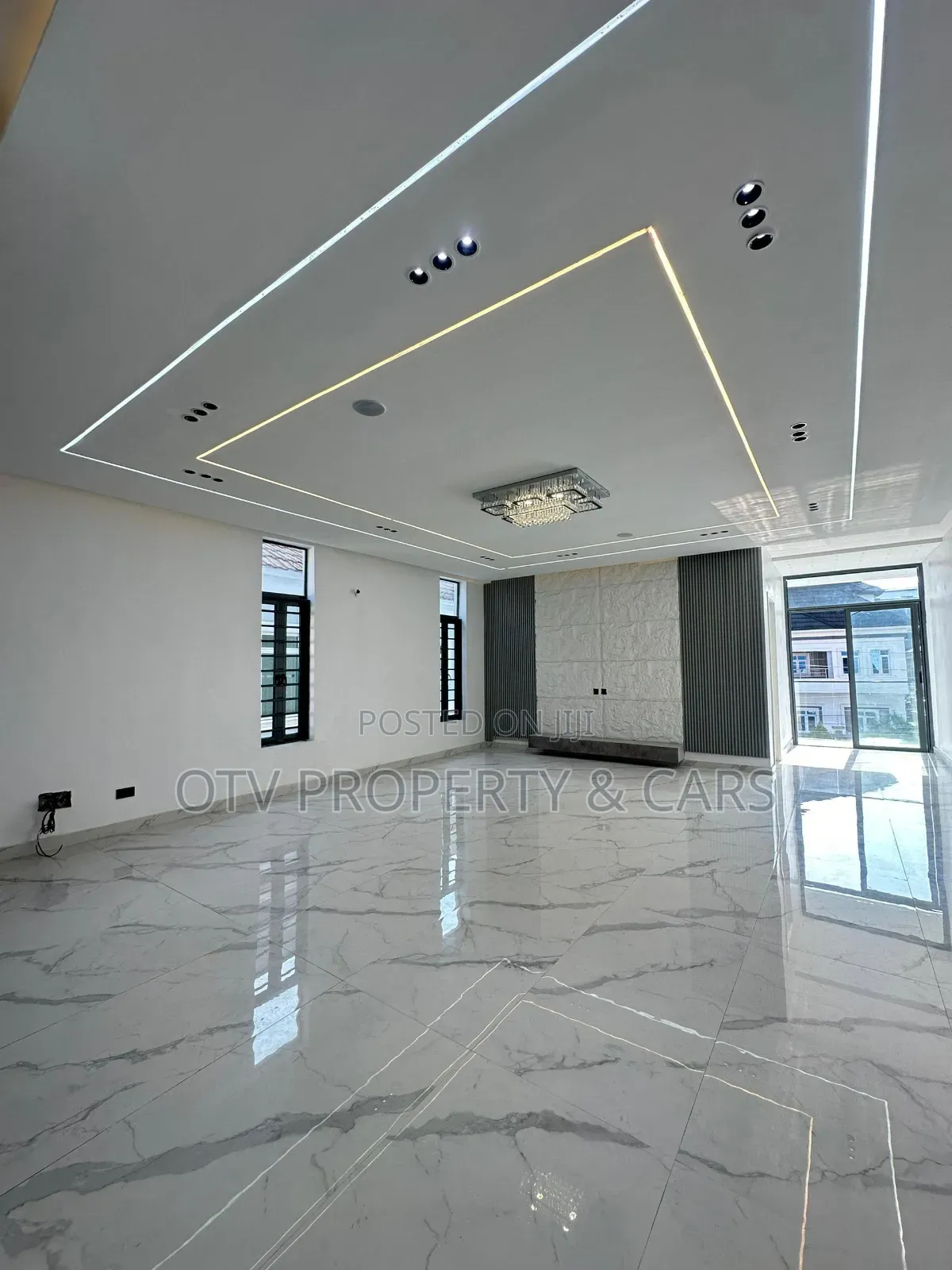 Furnished 6bdrm Duplex in Chevron for sale
