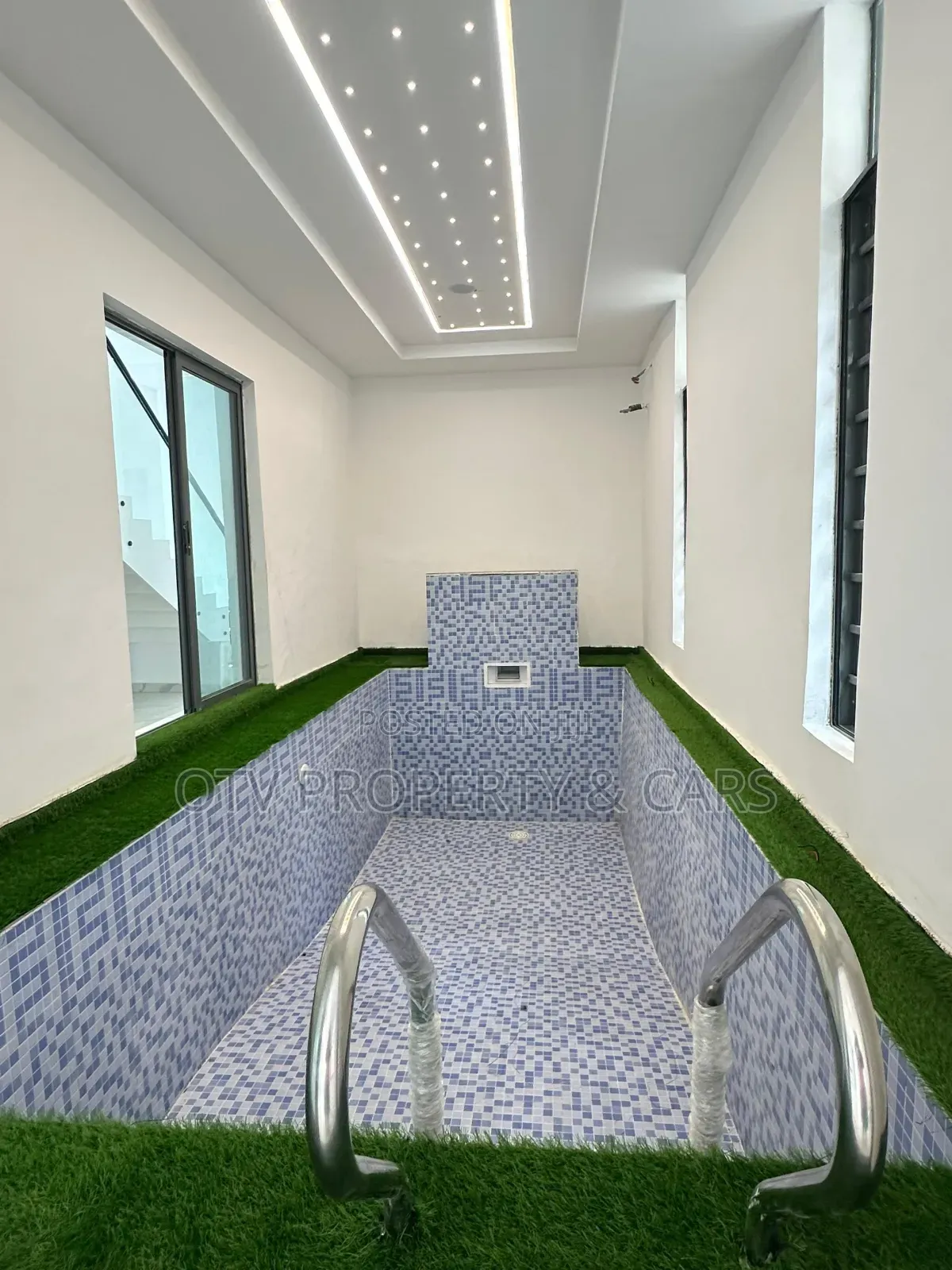 Furnished 6bdrm Duplex in Chevron for sale