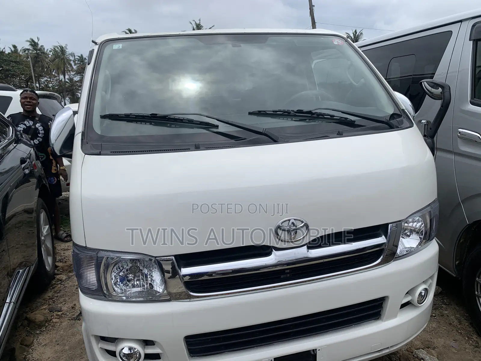 Toyota HiAce 2014 White