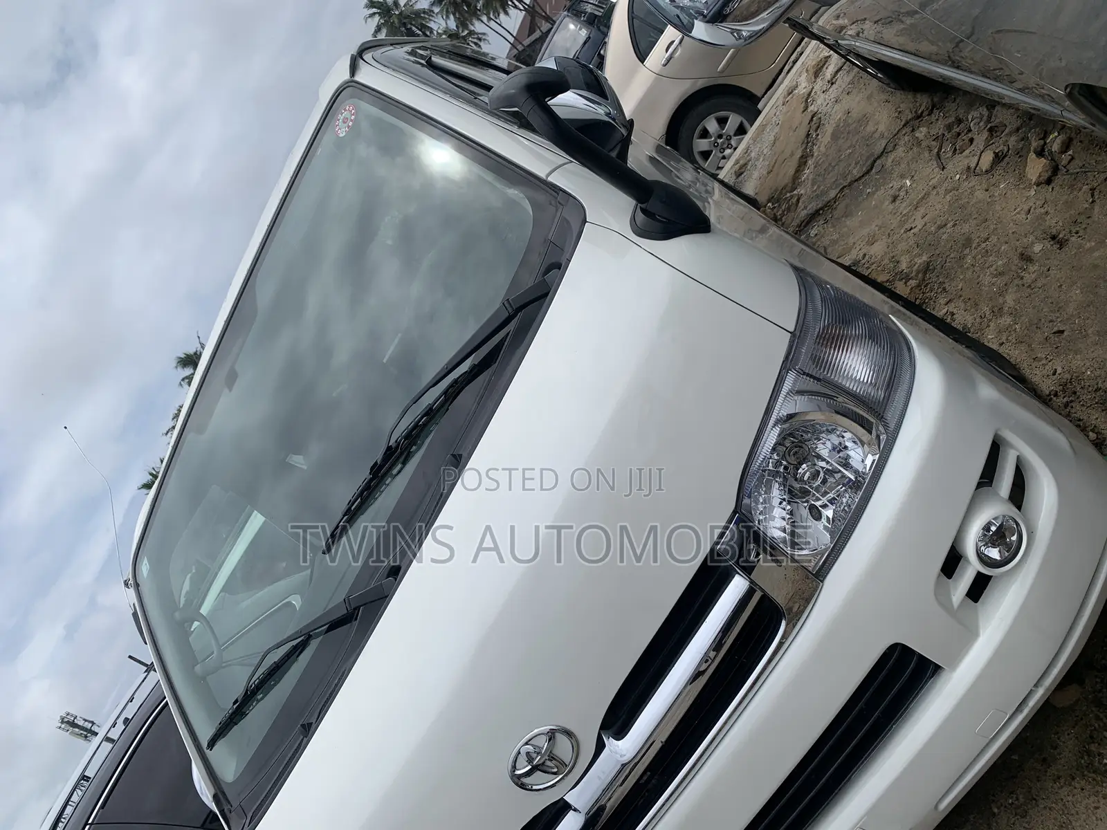 Toyota HiAce 2014 White