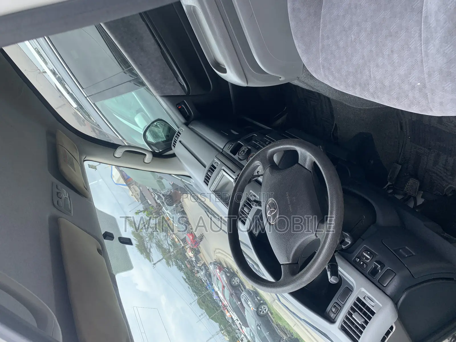 Toyota HiAce 2014 White