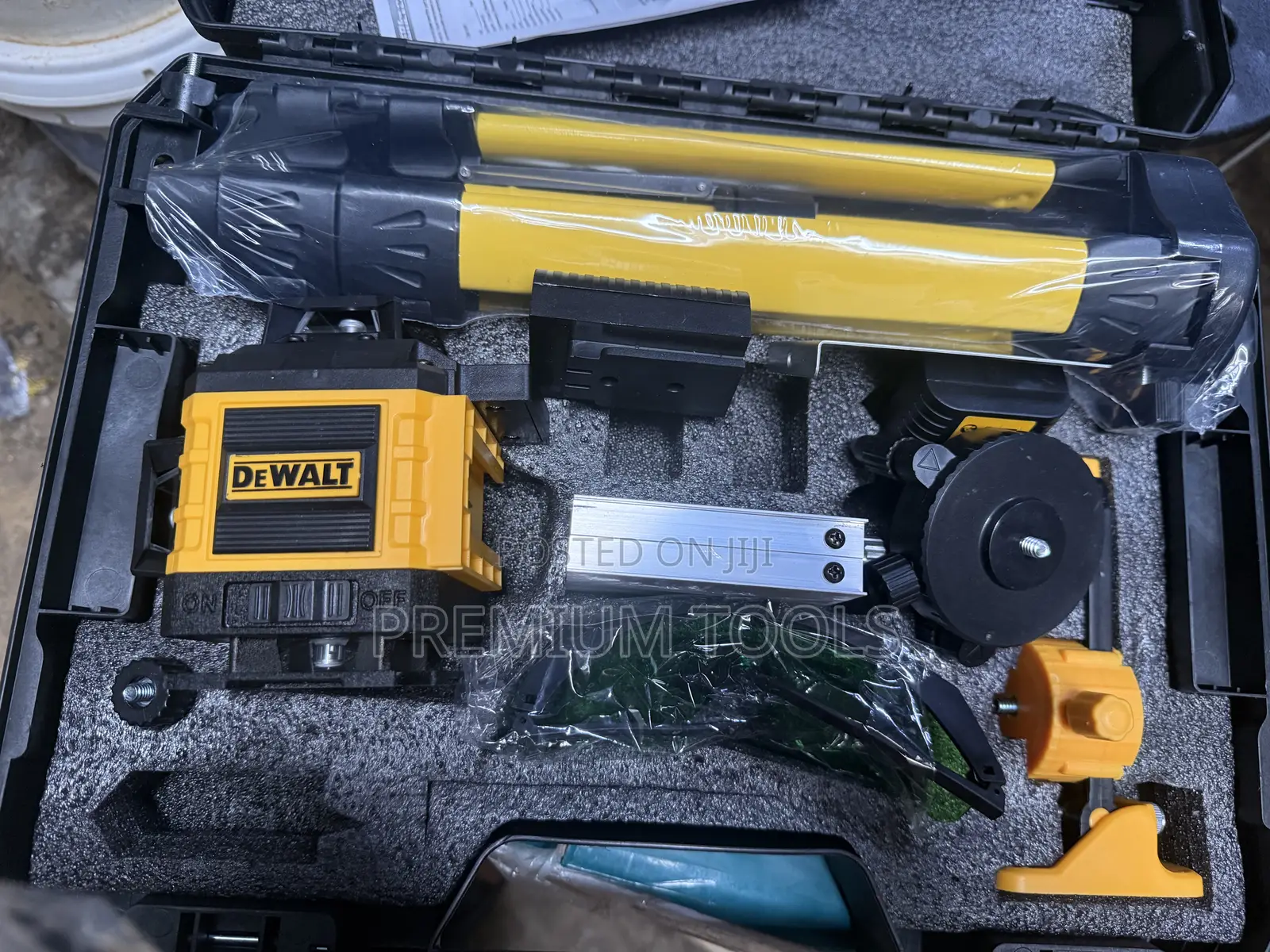 Dewalt 16 Lines Laser Level Tool With Stand - Electrical/Battery