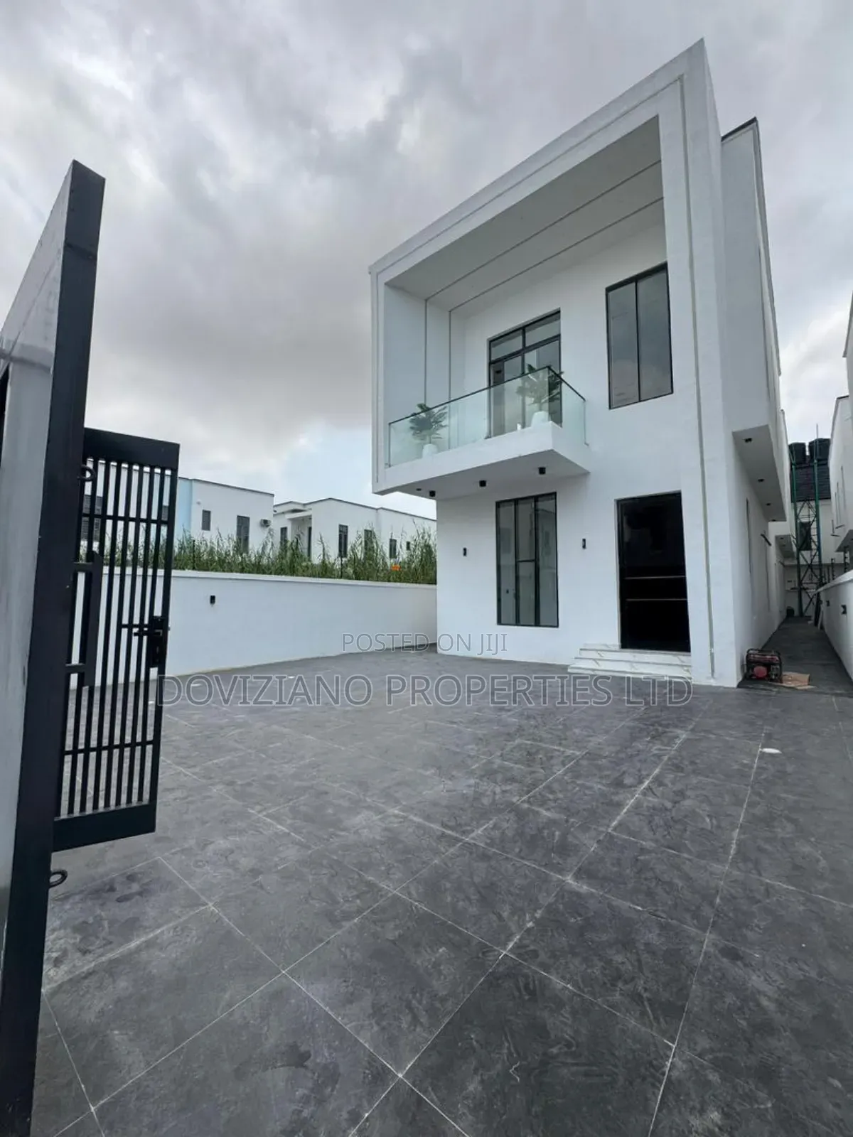 5bdrm Duplex in Lekki for sale