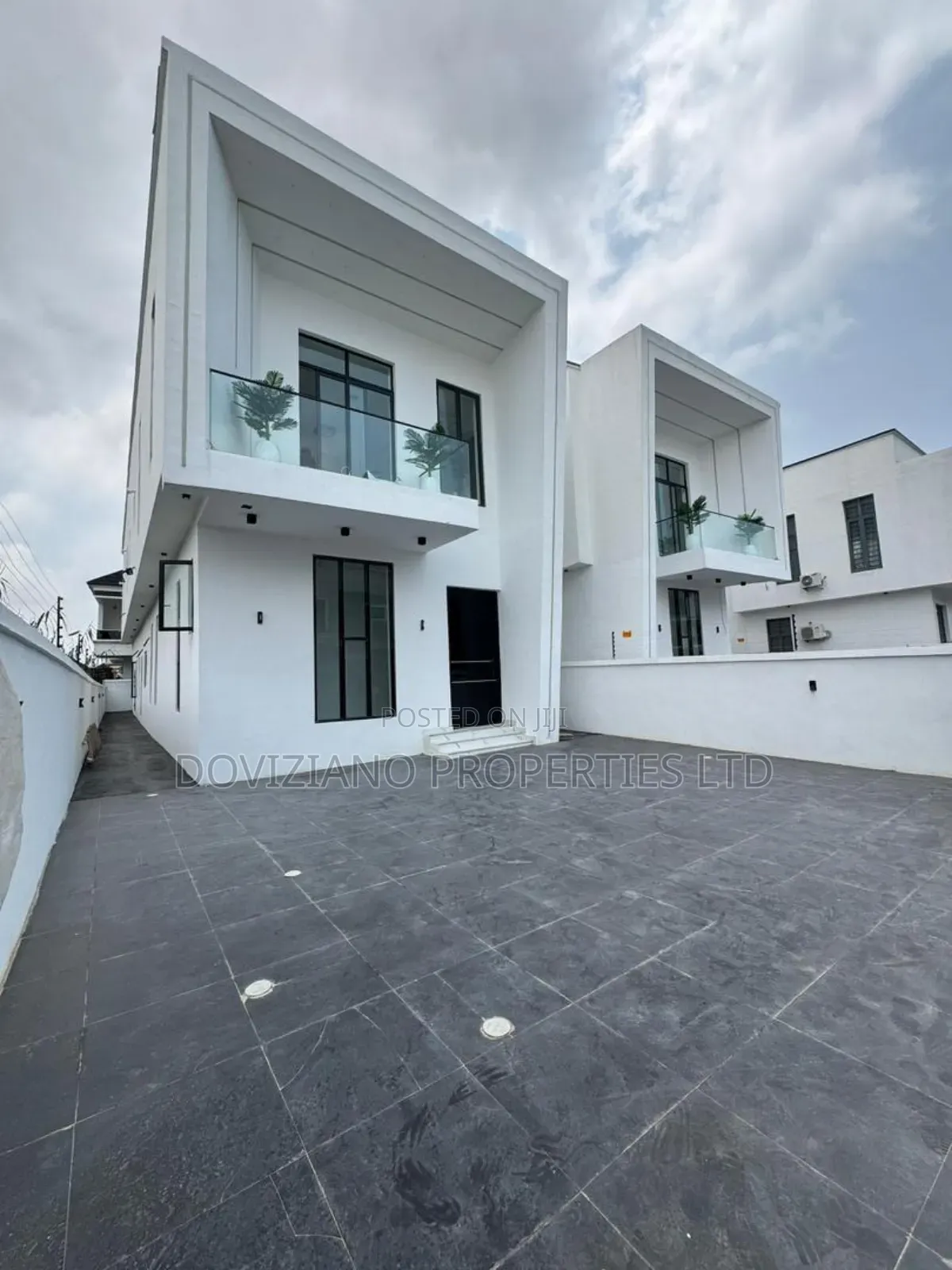 5bdrm Duplex in Lekki for sale