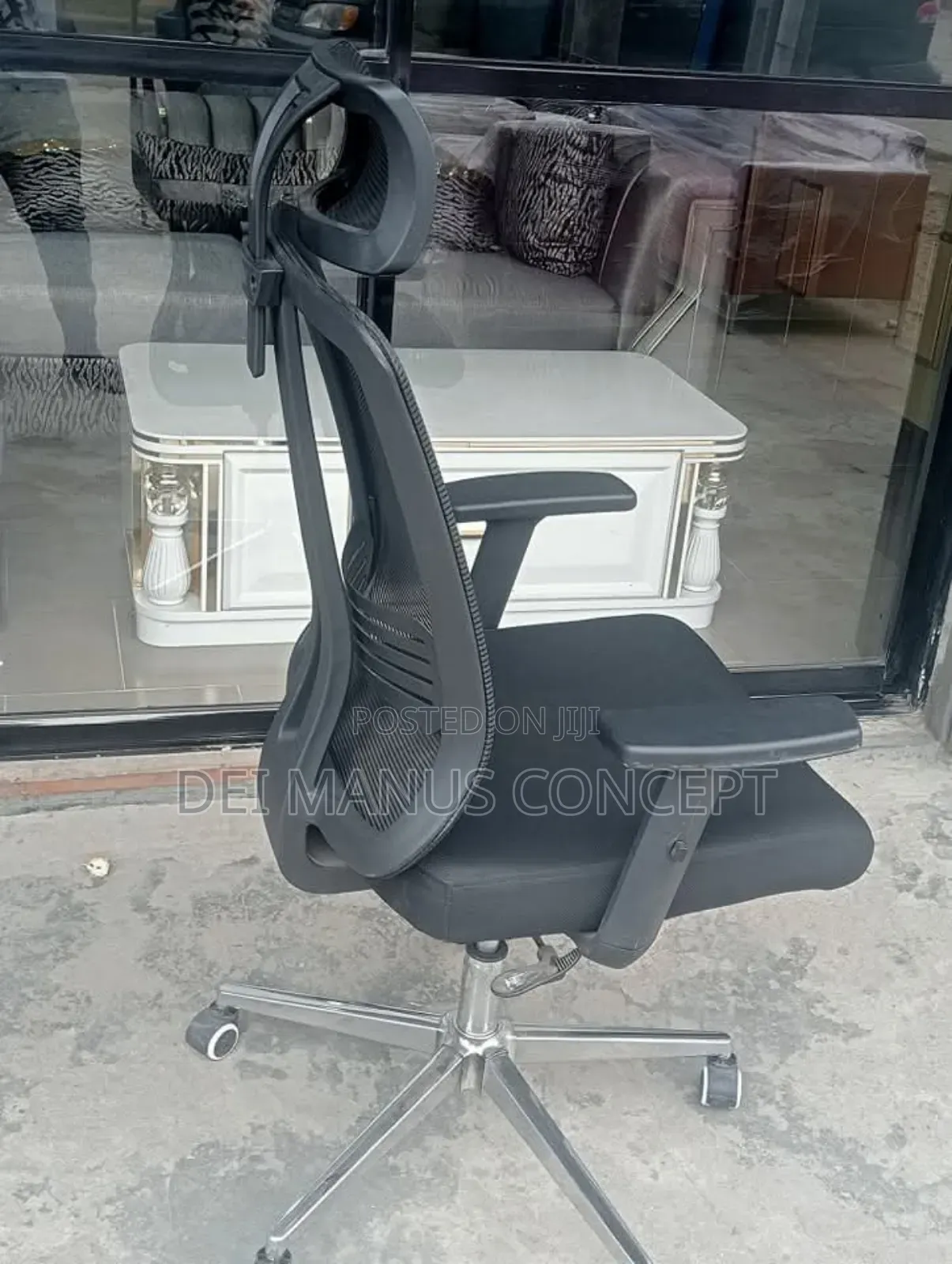 Butterfly Office Chair With Headrest and Rolling Leg