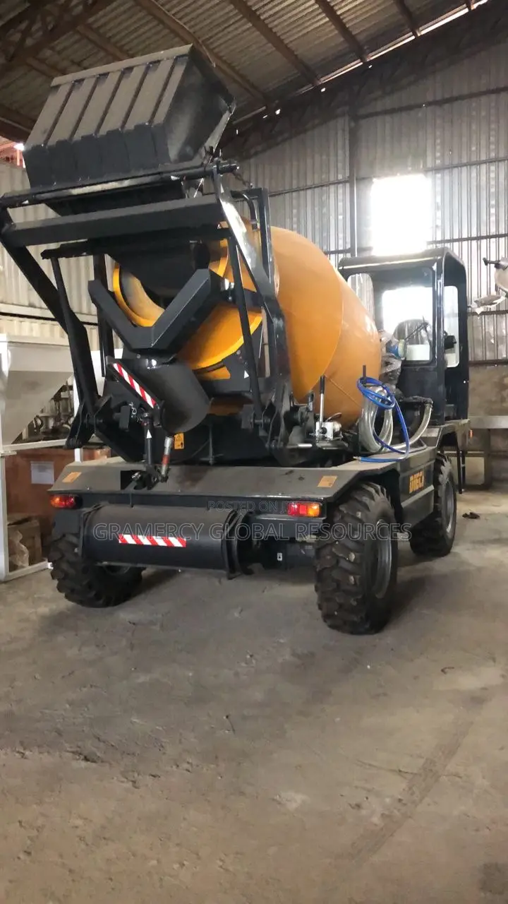 Brand New 2.5, 3.5 4.0cubic Meter Self Loader Mobile Concrete Mixer
