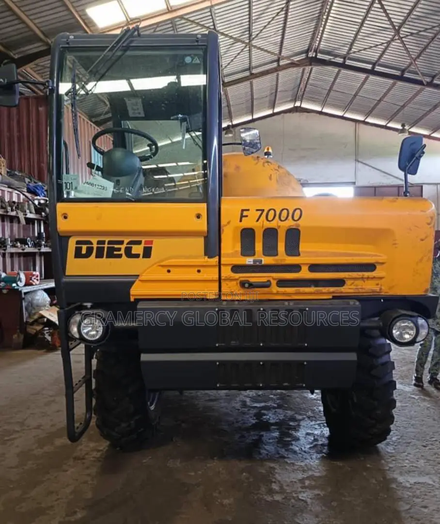 Brand New 2.5, 3.5 4.0cubic Meter Self Loader Mobile Concrete Mixer