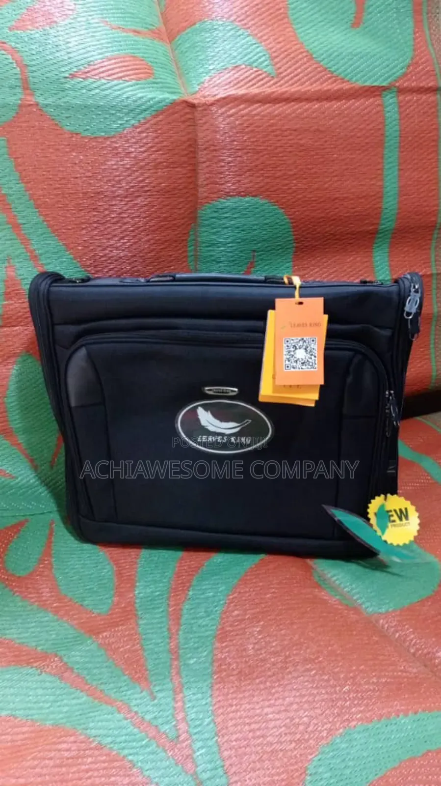 Portable Suit Carrier, Leaves King