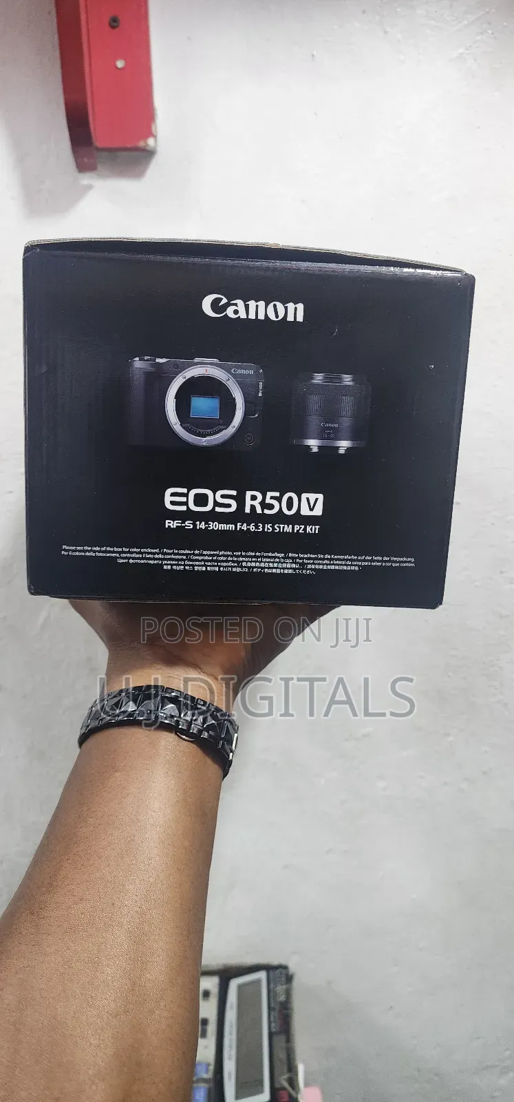 Canon.Eos R50v  With Rs-s 14-30mm Lens
