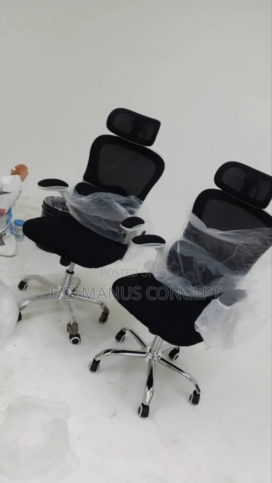 Ergonomic Office Chair With Headrest and Adjustable Hand