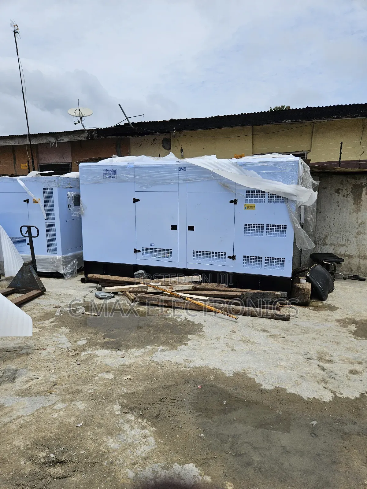Perkins 650kva Diesel Soundproof Generator Available