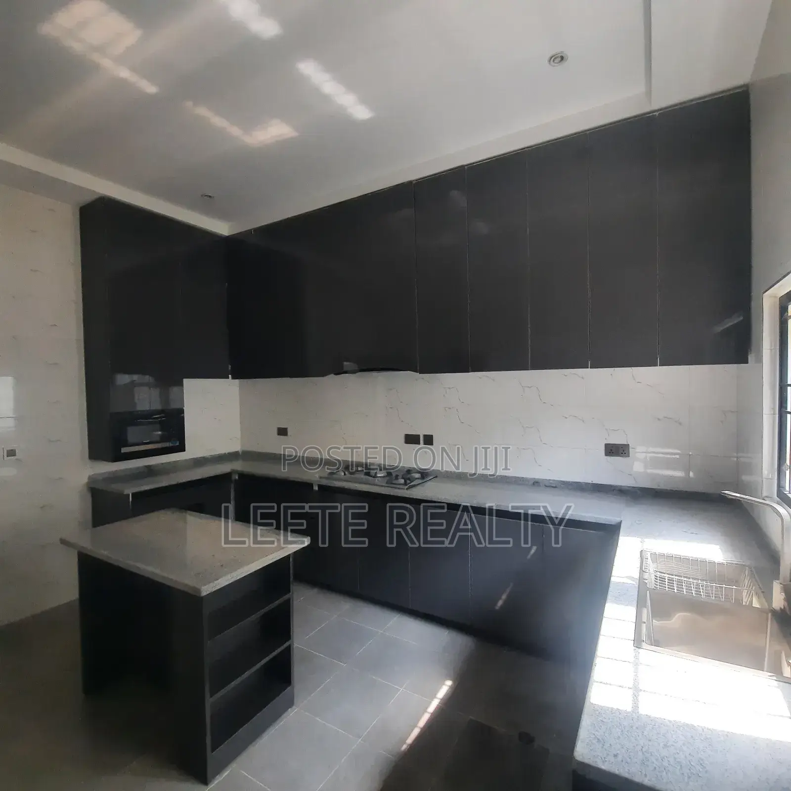 4bdrm Townhouse / Terrace in Maitama for rent