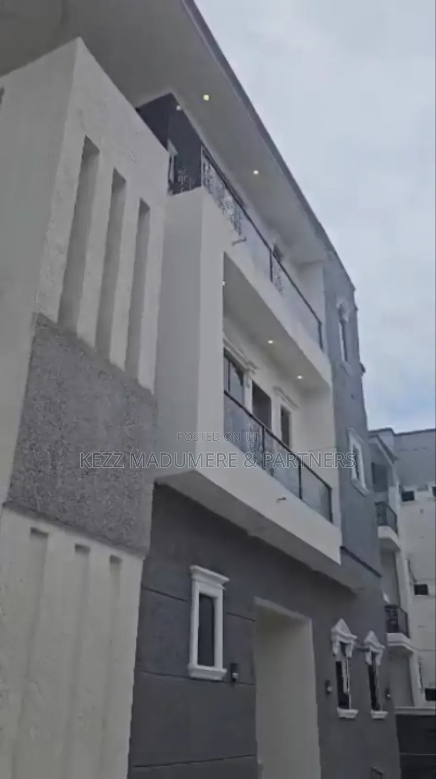 9bdrm Duplex in Udenwa Exclusive for sale