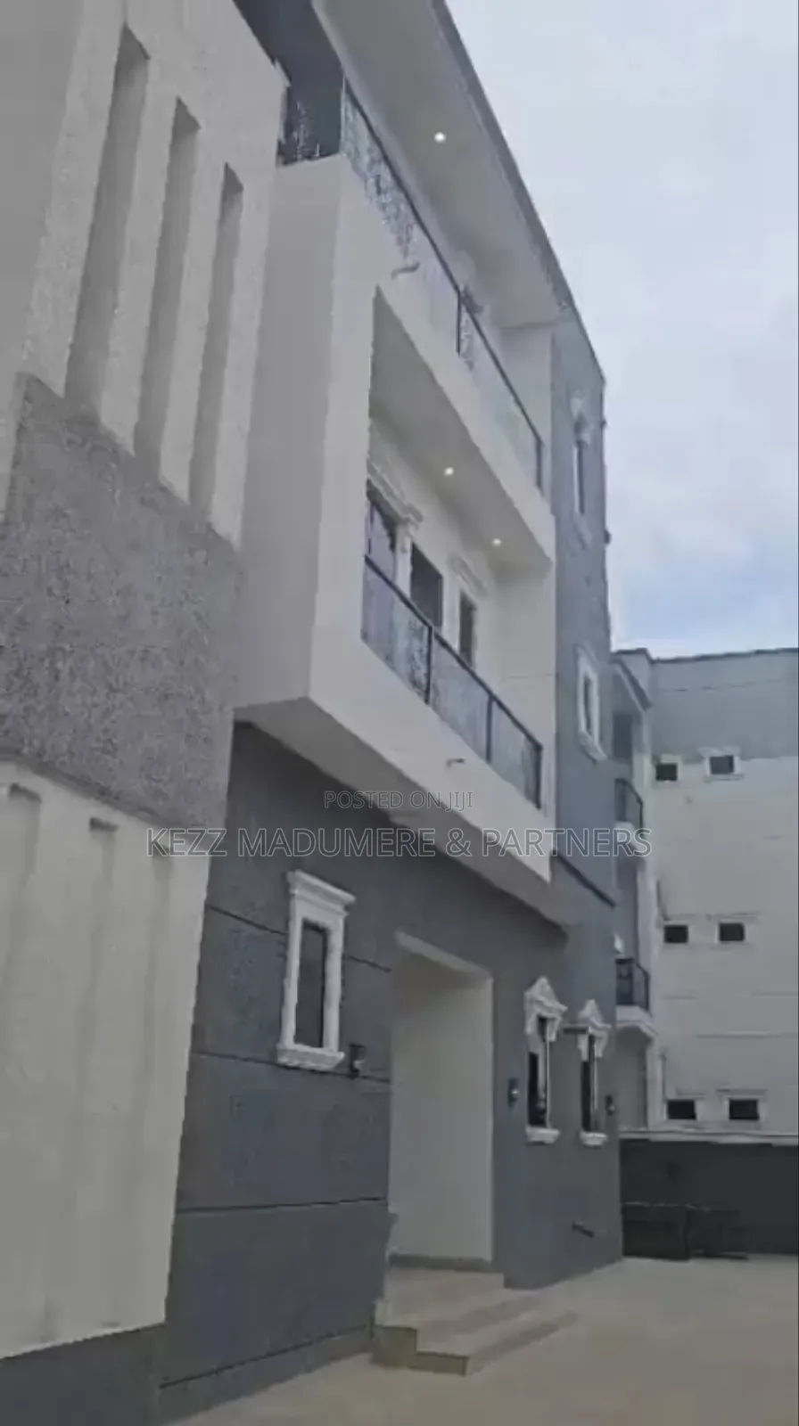 9bdrm Duplex in Udenwa Exclusive for sale
