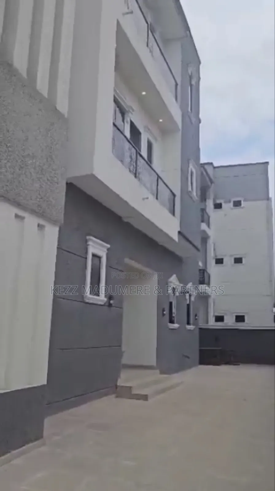 9bdrm Duplex in Udenwa Exclusive for sale