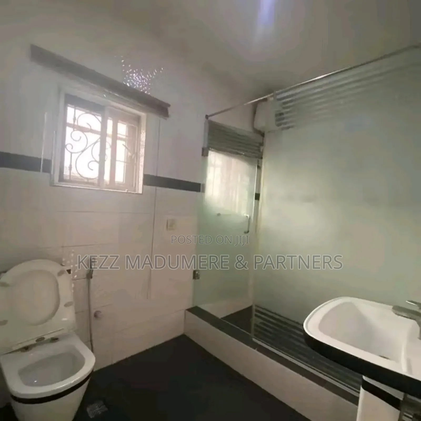 6bdrm Duplex in Woji , Port Harcourt for sale
