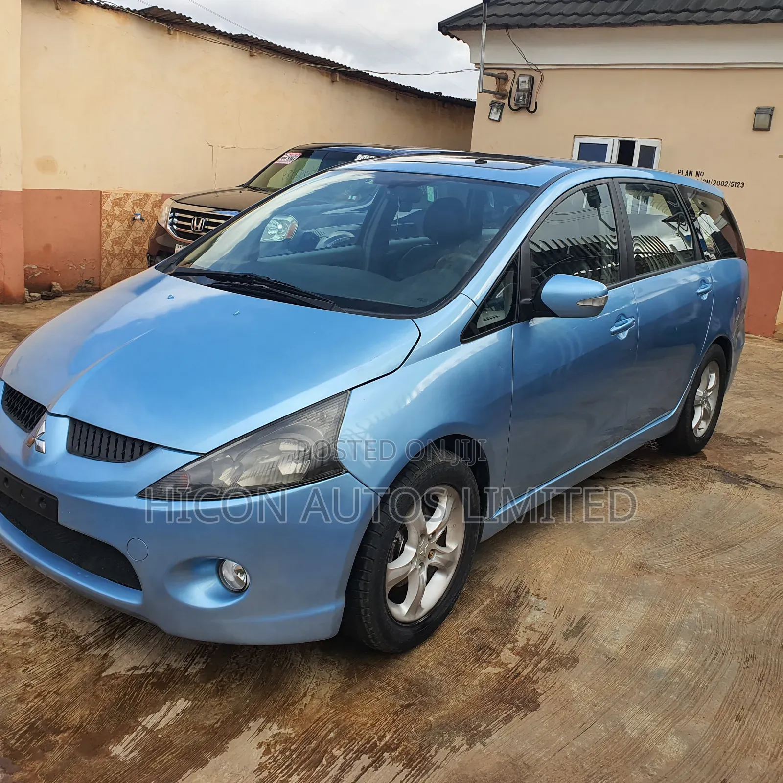 Mitsubishi Grandis 2009 Blue