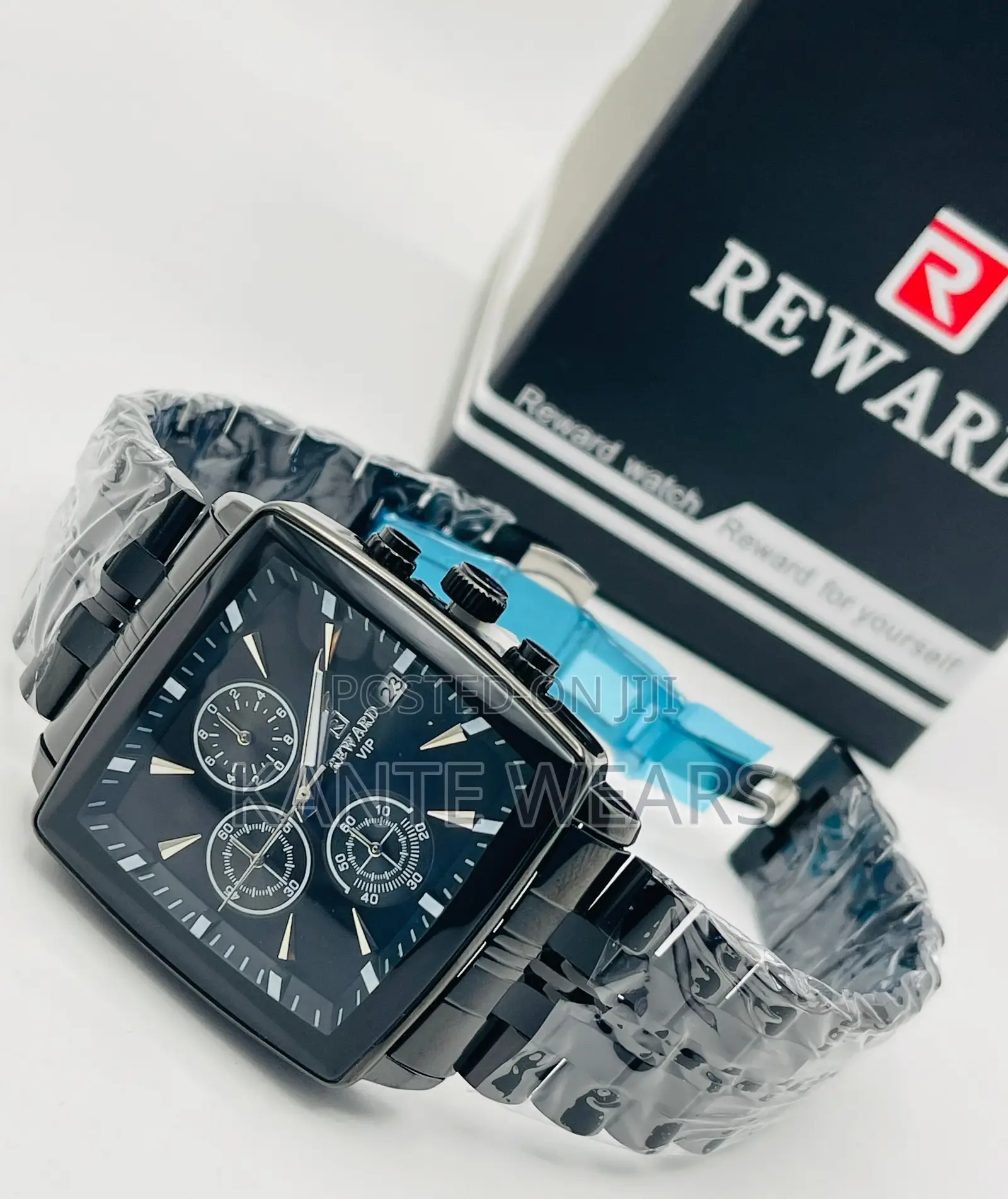 Reward Chronograph Wristwatch With the Best 3 Musketeers of Time