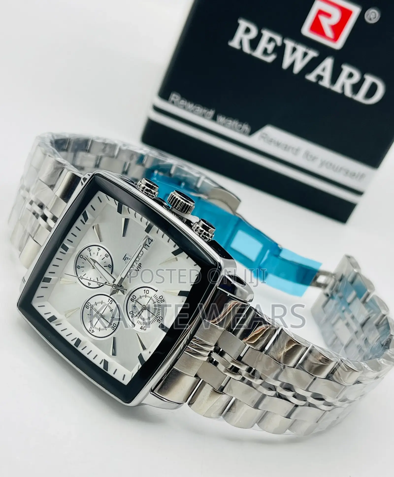 Reward Chronograph Wristwatch With the Best 3 Musketeers of Time