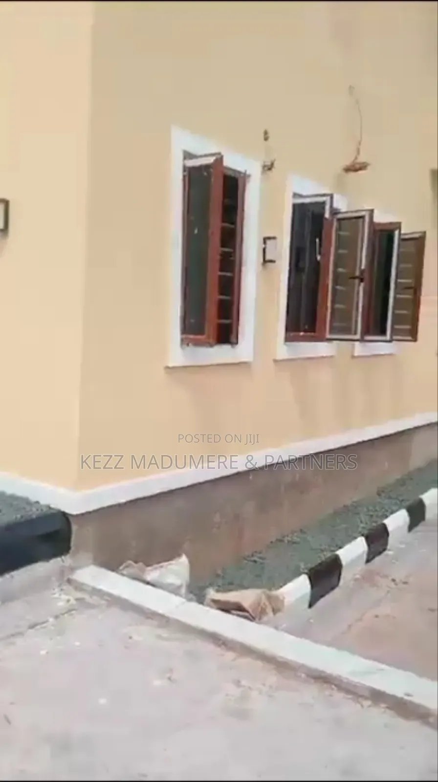4bdrm Duplex in Winner'S Estate, for sale