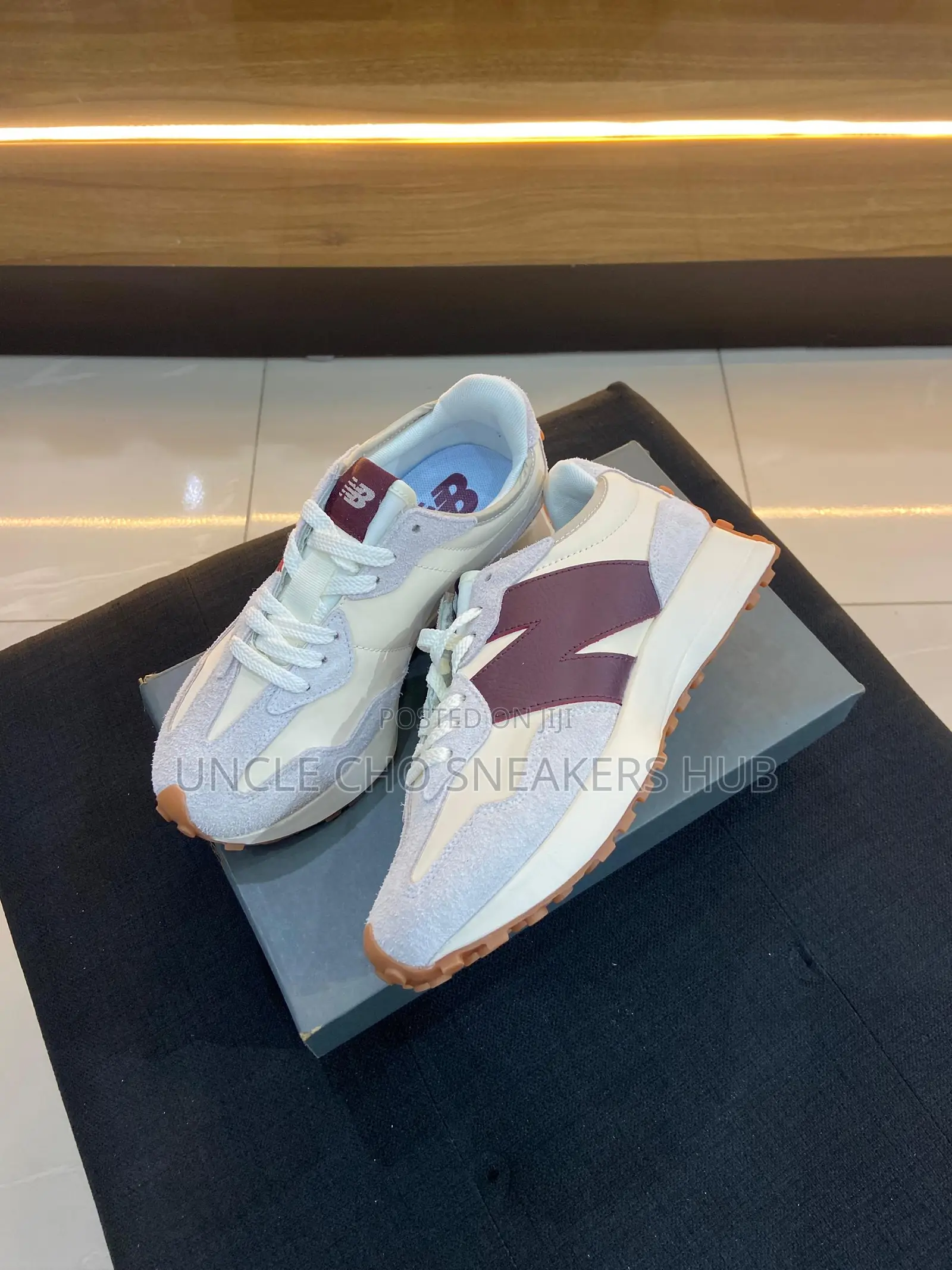 New Balance 327 Sneakers