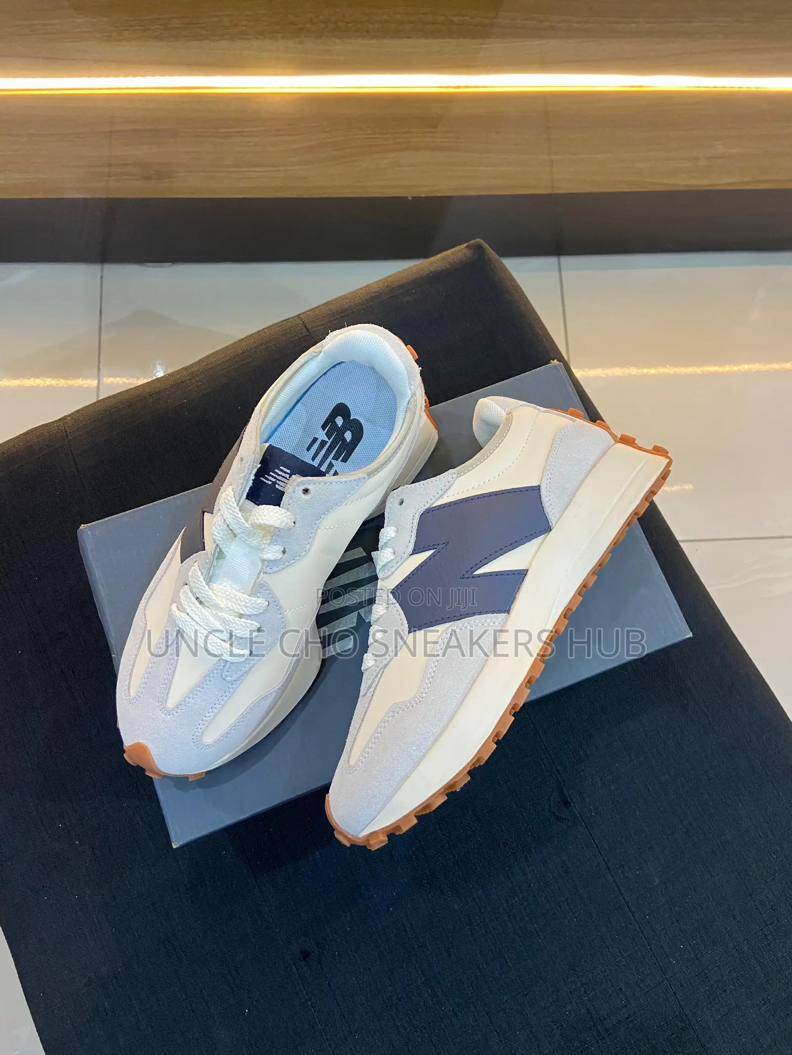 New Balance 327 Sneakers