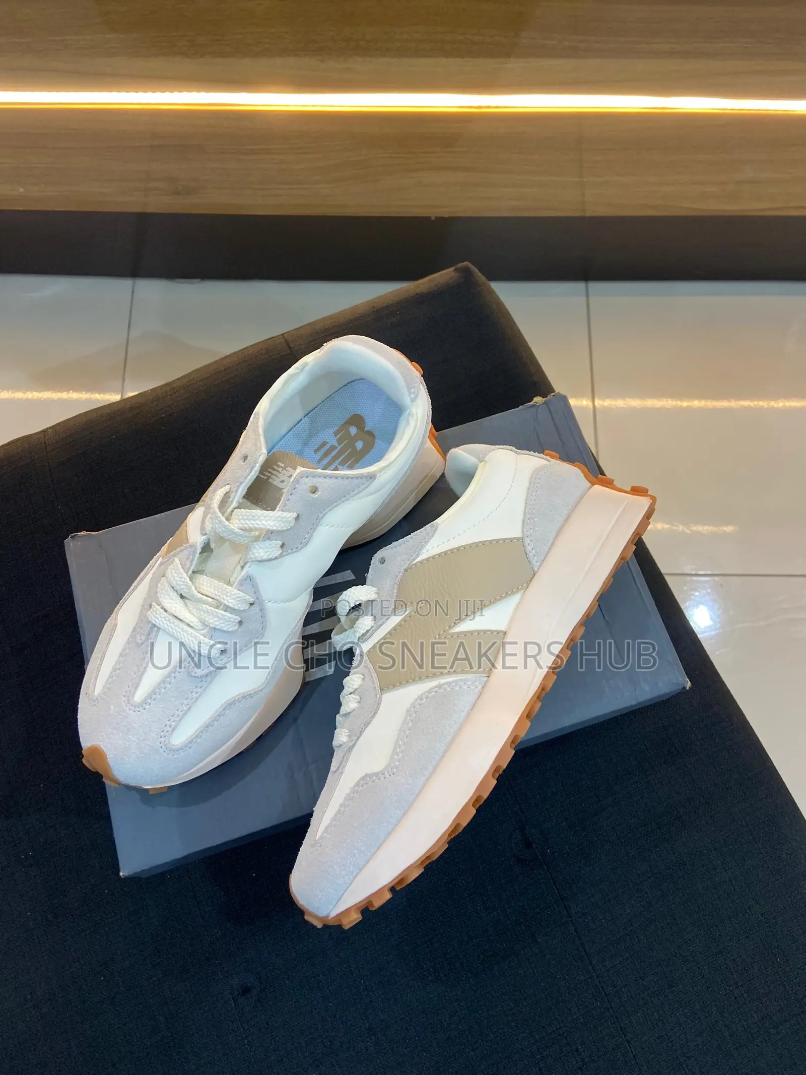 New Balance 327 Sneakers