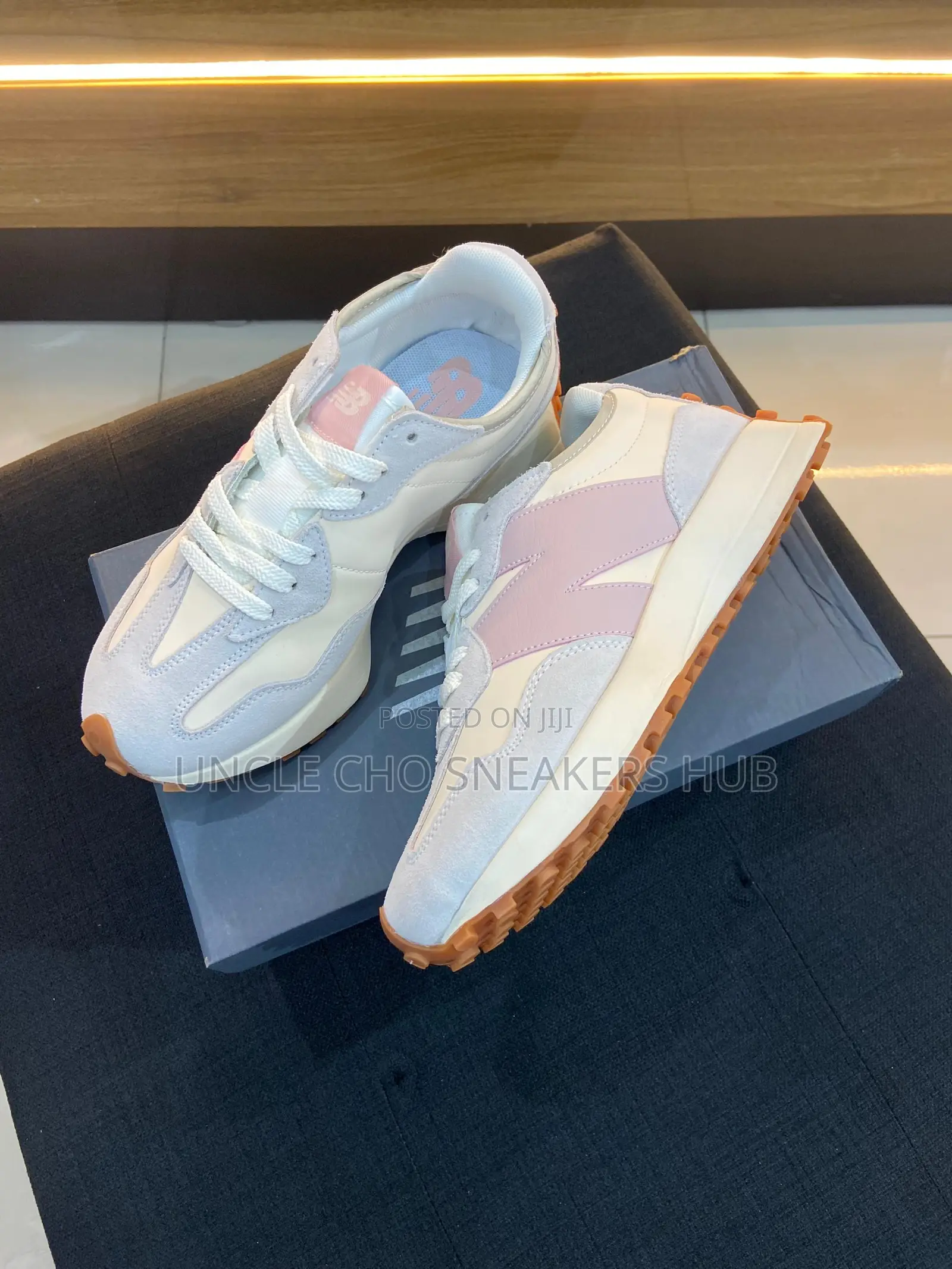 New Balance 327 Sneakers