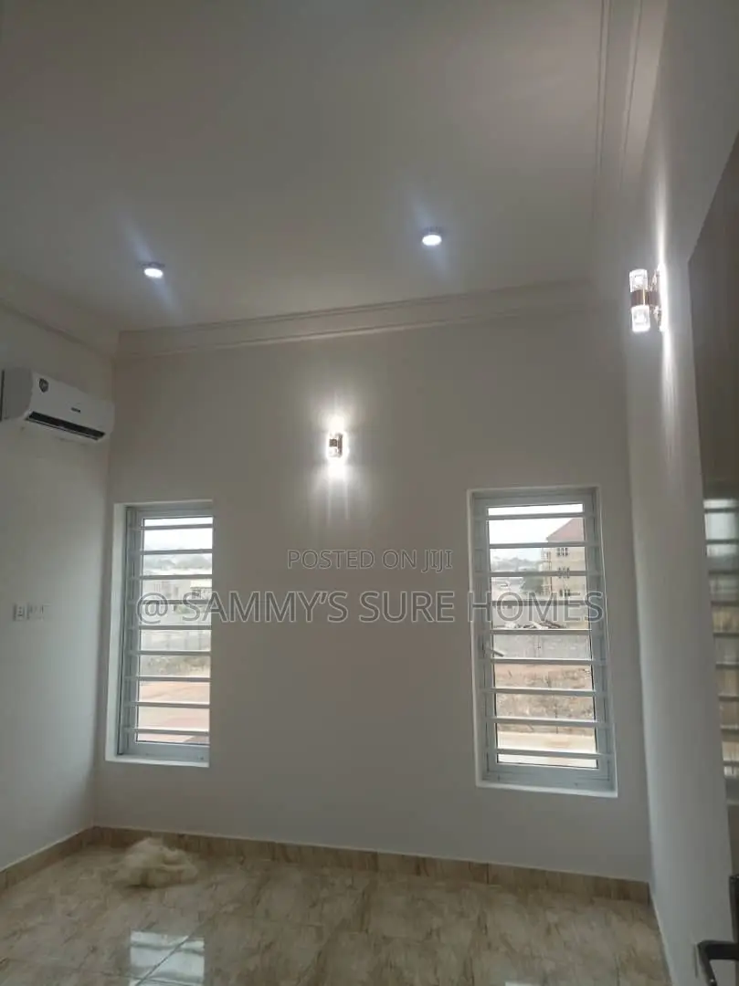 3bdrm Block of Flats in Katempe, Jahi for sale